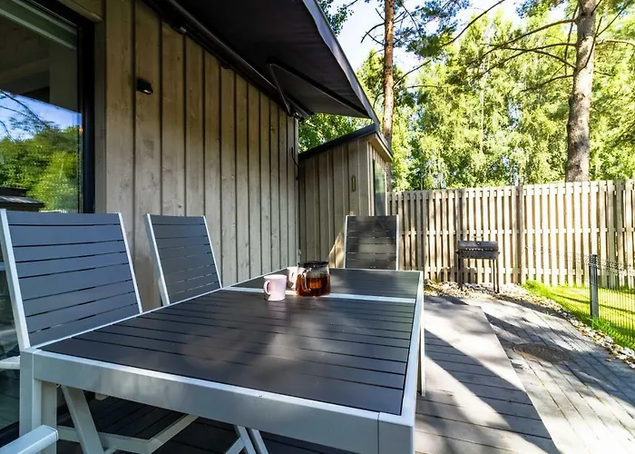 Life's A بالانغا